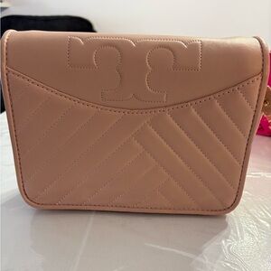 Tory Burch Elegant light pink Quilted crossbody bag